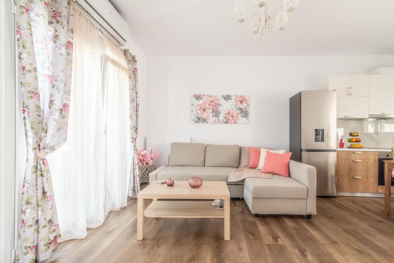 Sophia'S Comfortable Home With A Private Backyard Gazi Esterno foto